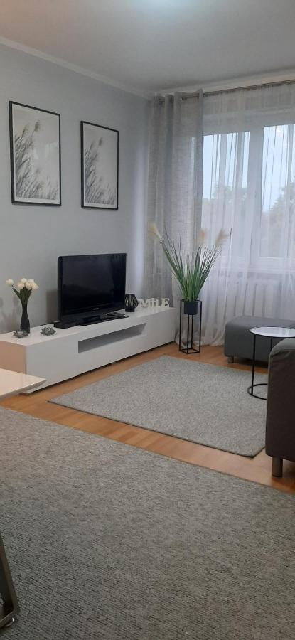 Flowers Apartament Lägenhet Piła Exteriör bild